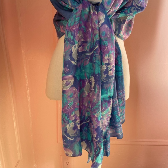 Handmade vintage blue acuarela floral silk scarf. - Picture 3 of 8